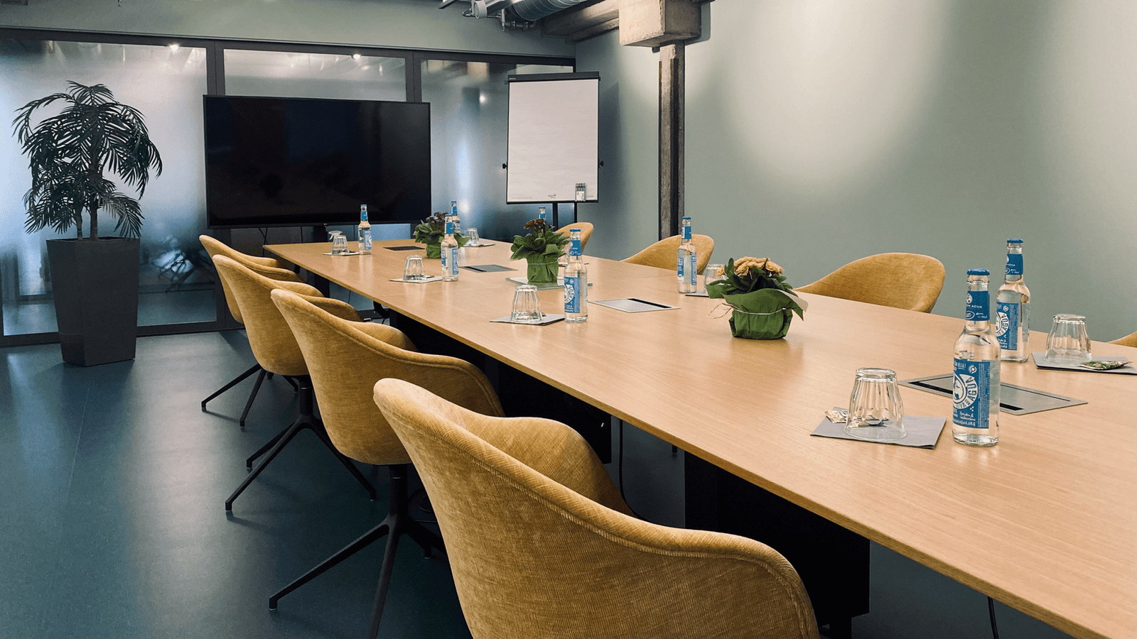 OFFICE.ONE Hamburg Speicherstadt, historischer Speicher M27, UNESCO-Weltkulturerbe, Konferenzraum Tokio