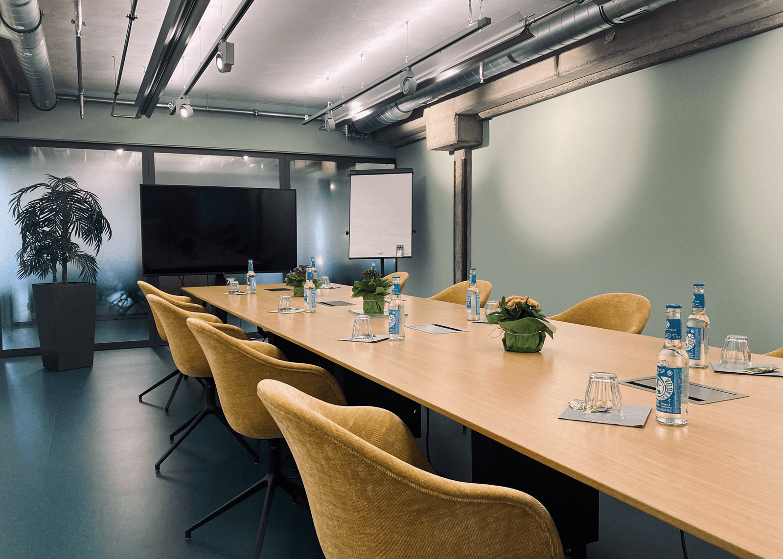 OFFICE.ONE Hamburg Speicherstadt, historischer Speicher M27, UNESCO-Weltkulturerbe, Konferenzraum Tokio