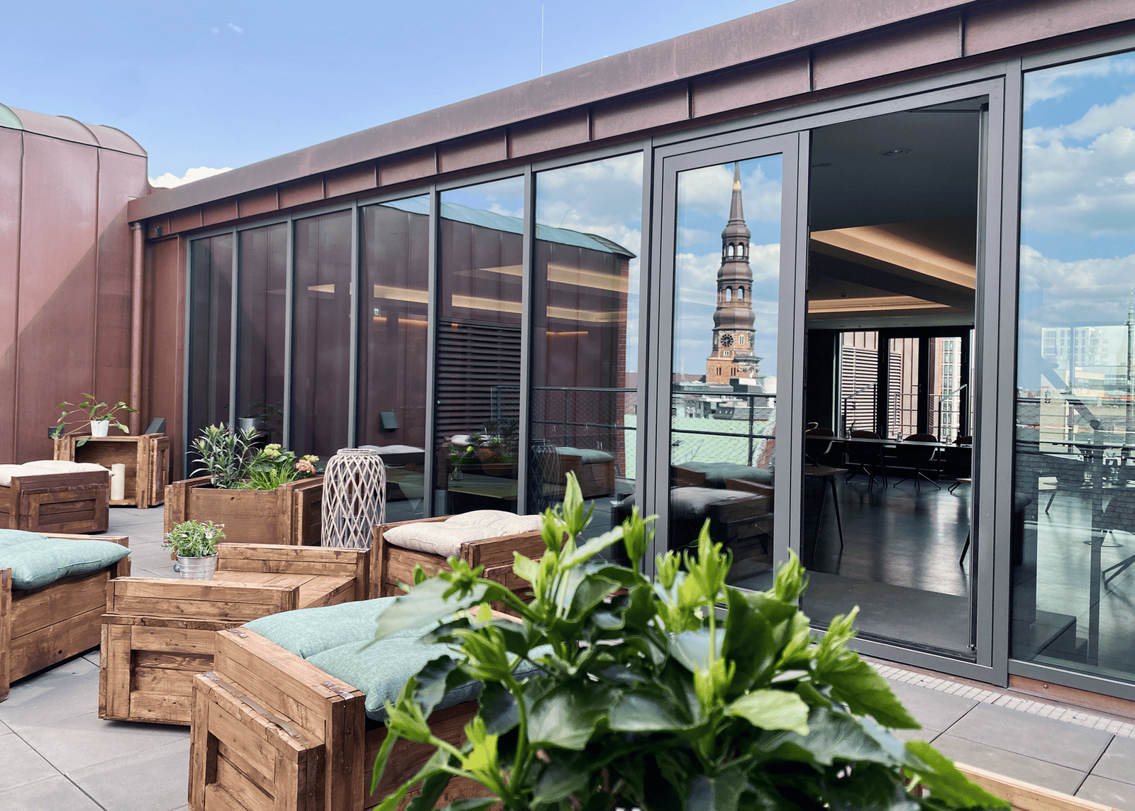 OFFICE.ONE Hamburg Speicherstadt, historischer Speicher M27, UNESCO-Weltkulturerbe, Dachterrasse des Konferenzraums Hamburg